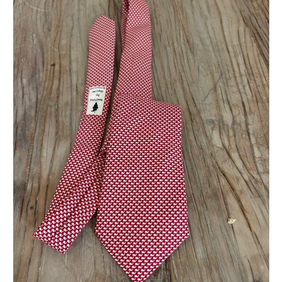Vineyard Vines Red Silk Tie | White Whale Pattern | Classic Men’s Necktie - Picture 1 of 5